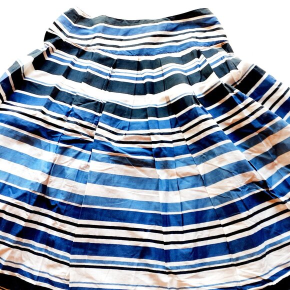 St. John's Bay Womens Skirt Navy Blue Midi Stripe A-line Size 6 New - Picture 1 of 9